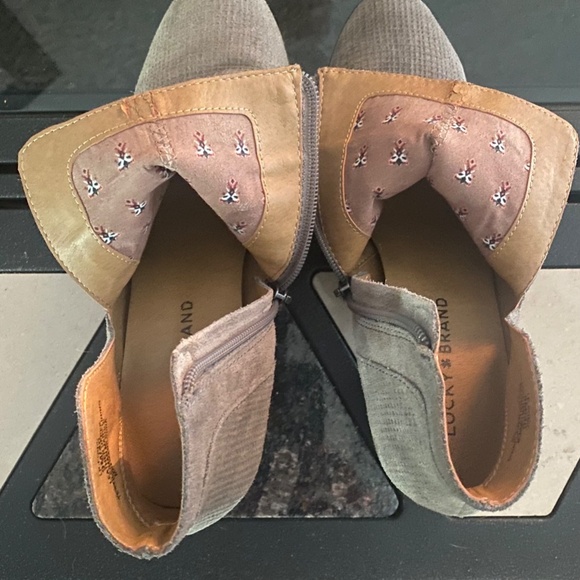 Womens Lucky Brand Ponic Grey Suede Stacked Heel Ankle Boot Womens 9M - Picture 8 of 8